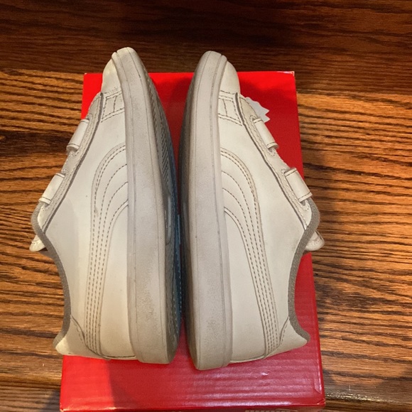 Hard to Find White Smash Velcro Puma Sneakers -Size 12.5C. Unisex. - Picture 4 of 7